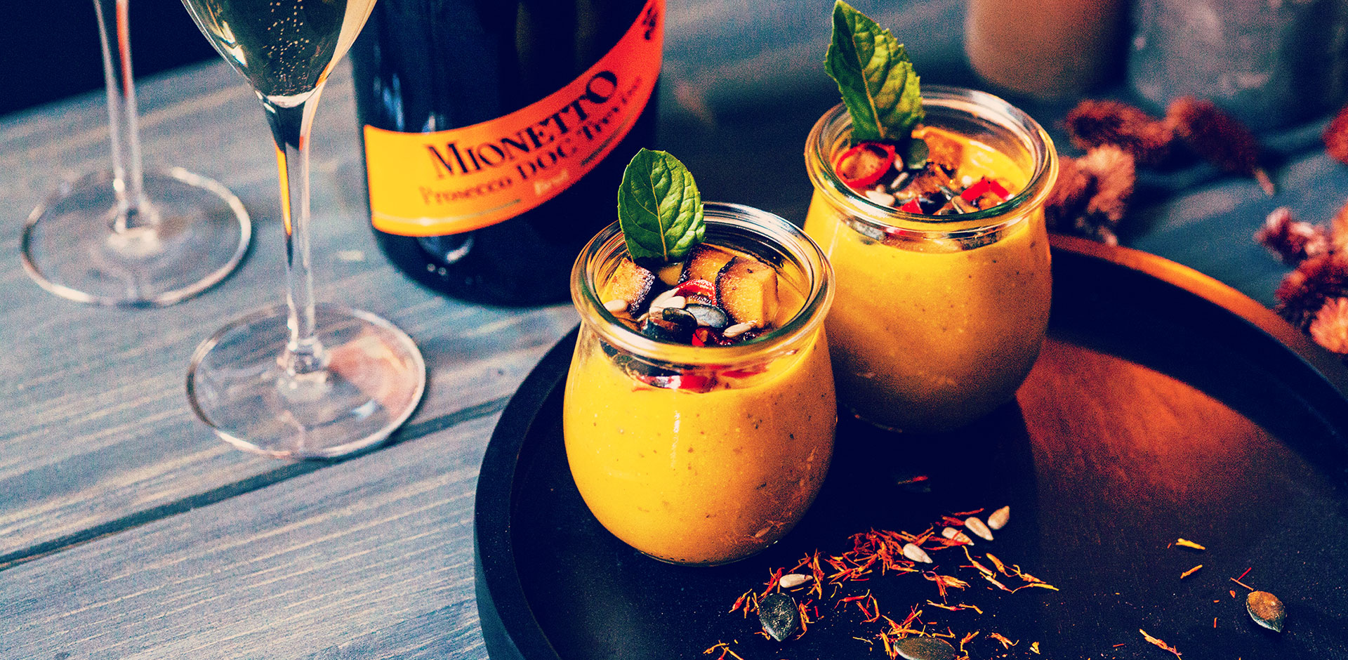 Vorspeise „Süßkartoffel-Kokos-Suppe mit Chili-Tofu“